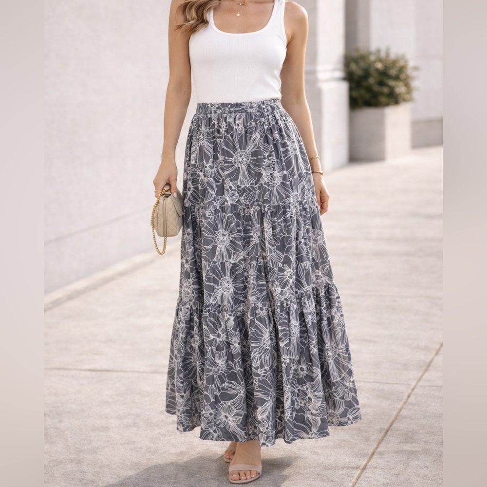 Chic Floral Maxi Skirt in Gray